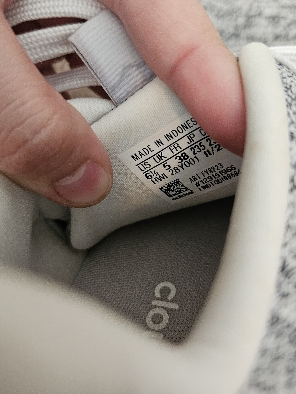 Sneakers - Picture 6 of 8